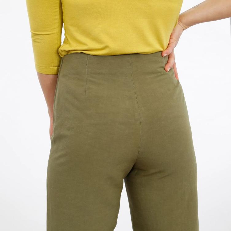 FRAU ELENA, Schlichte Hose mit geradem Bein, von Studio Schnittreif - 1
