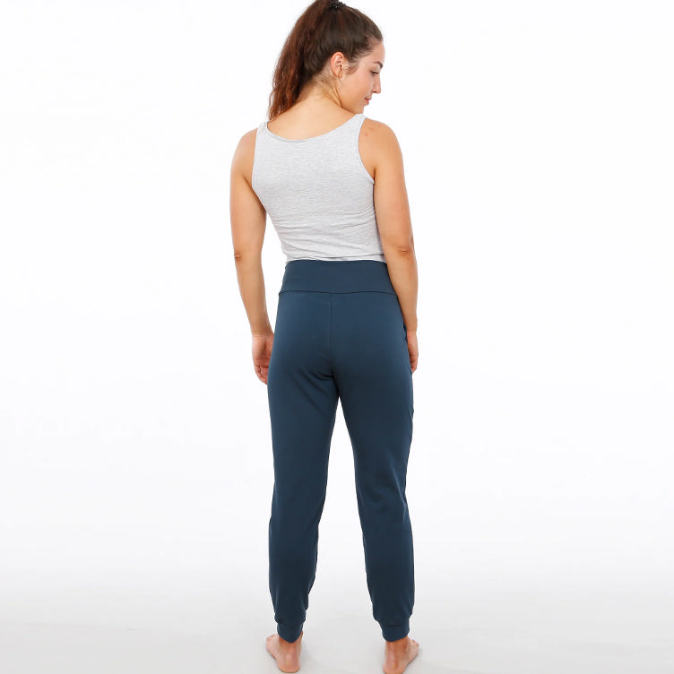 FRAU NELLI, Knöchelfreie Jogginghose von Studio Schnittreif - 3