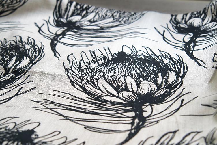 King Protea, Black & White, Canvas 50x140cm - 0