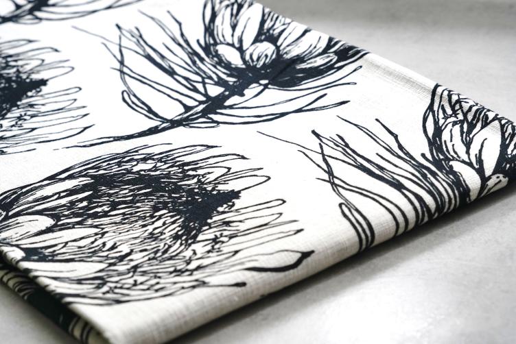 King Protea, Black & White, Canvas 50x140cm - 1