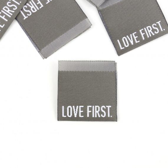 Label - `LOVE FIRST`, Grau/Weiss