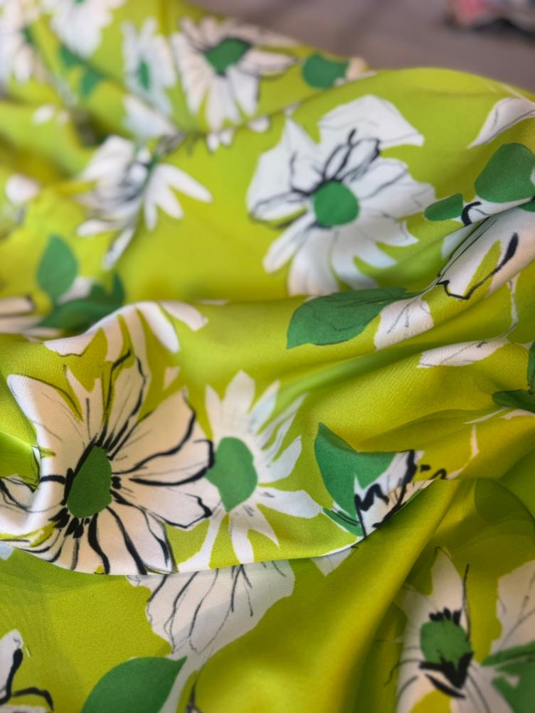 Viskose, mit grossen Blumen, Lime