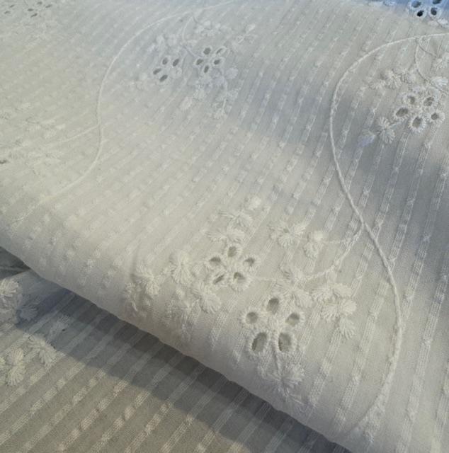 Seersucker Embroidery, Weiss